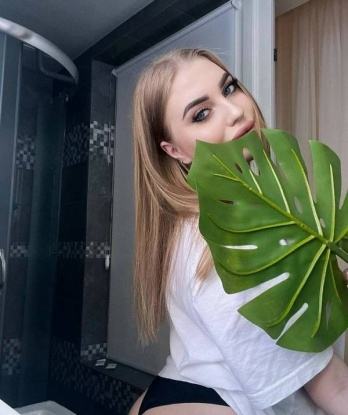 У меня шикарные фото и отличные отзывы – я настоящая профессионалка. Приглашу вас в мир наслаждения и релаксации. В Москве я живу уже долгое время и знаю как создать незабываемую атмосферу 🌃. Подарю тебе мою нежность и ощущение полного счастья. Имею множество возможностей, которые ты сможешь испытать. Обещаю, что ты не останешься равнодушным! 💋 Доверься мне, и я сделаю все, чтобы ты был доволен. Позвони мне сейчас, и ты узнаешь, что такое настоящий праздник страсти! 🥂 Ульянка